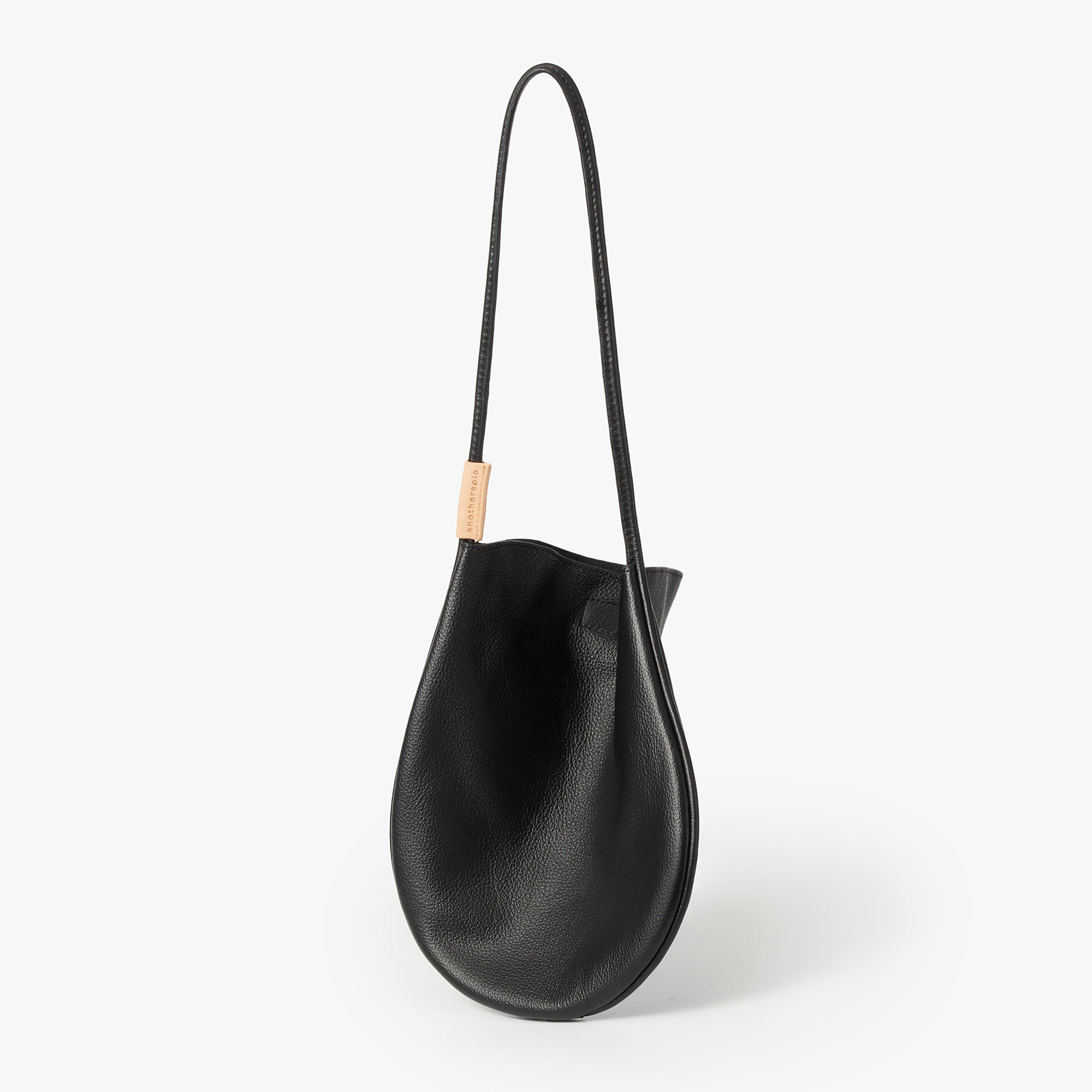 Amari - Black