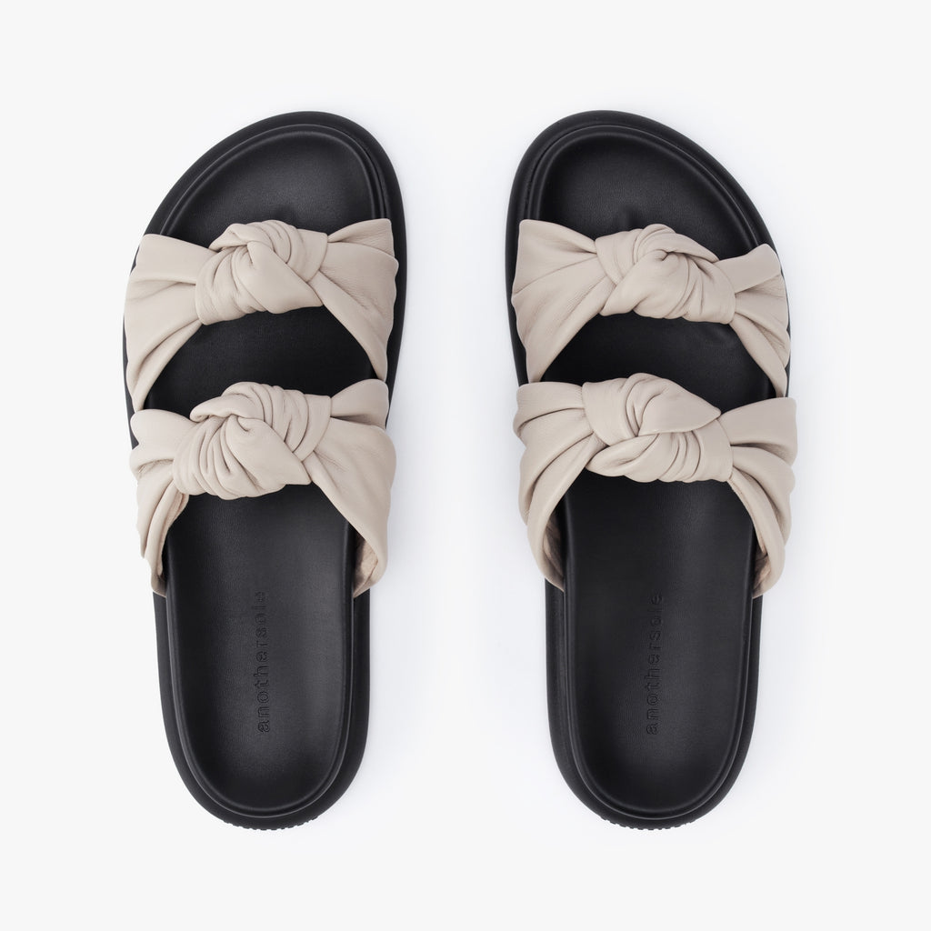 Knotty Marshmallow - Fog Leather